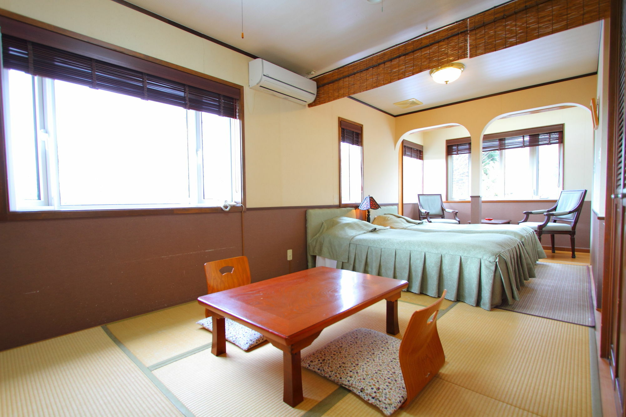 Scotch Court Hotel Насу Екстериор снимка